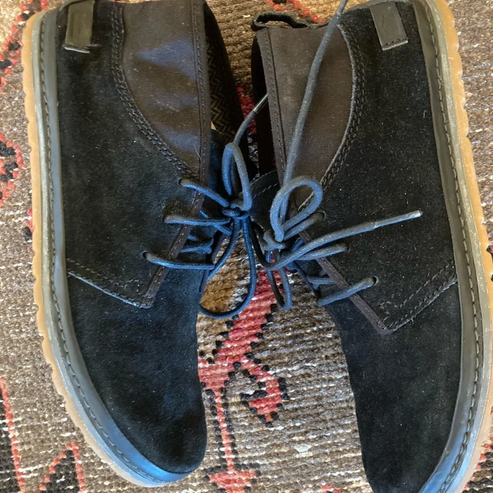Simple Men's Dark Navy Suede Chukka Boots